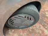 185/60R16タイヤと専用ホイールキャップ付き!冬タイヤは別途ご用意が必要です。ぜひご相談ください(^^♪
