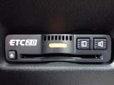 ■【ETC車載器】が装備されています。セットアップをしてお渡しとなり、ETCカードを差し込むだけで高速道路の利用が可能です。