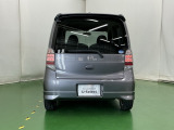 後席の窓には外から車内が見えにくくなるプライバシーガラスを採用。周りを気にせずリラックスして過ごせます