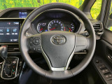 【純正革巻きステアリング】上質な革を使用することで、手にしっかり馴染みとても運転しやすいハンドルです♪
