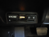 ETC付。高速道路の料金所はキャッシュレスで通過です。サービスエリア等にあるスマートインターの出入りも利用可能でとっても便利。ご納車後すぐにお使い頂けるようセットアップしてのお渡しとなります。
