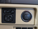 スマートキー装備車なので、キーを取り出さなくてもエンジン始動が可能です。