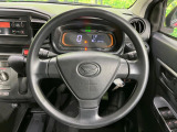 インテリアに合わせたデザインのステアリングは、運転される方のことも考え、運転しやすい形状、大きさです。是非一度、実際に触ってお確かめください。