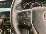 運転中、オーディオの操作をしてて、ハッとしたことはありませんか?ステアリングスイッチは、運転中でもハンドルでオーディオの操作が可能です。安全なドライブをサポートします。