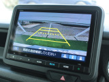 バックカメラが装備されており、後方の安全確認はもちろんのこと狭い場所での駐車や雨の日・夜間など視界の悪いコンディションでのストレスの軽減にもなります!