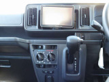 操作しやすいインパネシフトの4速オートマ。毎日の運転もラクラクです。