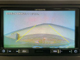 【バックカメラ】運転が苦手な方も車庫入れラクラクです!ギアをリバースに入れれば自動的に切り換わりますので、面倒な操作は不要です♪狭い駐車場もお車を傷つけず安心ですね!
