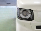 LEDヘッドライトは、点灯の瞬間から光量を発揮し、突然暗くなるトンネルなどでの安定感を高めます。