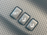 【メモリー機能付きパワーシート】ドライバーごとに設定したシート位置を記憶して、ボタン一つで切り替えできる便利な機能!運転する方が複数名いらっしゃるご家庭におすすめです♪