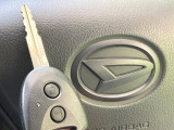【キーレス】少し離れた場所からでもボタン一つでドアの開錠・施錠ができるのでとっても便利!ドアの鍵穴周りに傷をつけることもありません♪
