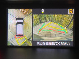 【パノラミックビューモニター】専用のカメラにより、上から見下ろしたような視点で360度クルマの周囲を確認することができます☆死角部分も確認しやすく、狭い場所での切り返しや駐車もスムーズに行えます。