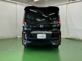 後席の窓には外から車内が見えにくくなるプライバシーガラスを採用。周りを気にせずリラックスして過ごせます