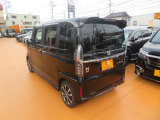 左後ろからの画像です!日々お買い得車両続々入庫しております!