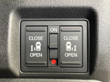 【両側パワースライドドア】スマートキーや運転席のスイッチで後席両側スライドドアの開閉が可能♪電動だから力を入れてドアを開ける必要が無く、小さなお子様でも簡単に開け閉めでき快適です♪