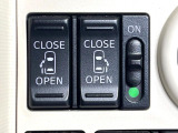 【両側パワースライドドア】スマートキーや運転席のスイッチで後席両側スライドドアの開閉が可能♪電動だから力を入れてドアを開ける必要が無く、小さなお子様でも簡単に開け閉めでき快適です♪