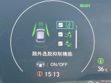 【ホンダセンシング】走行中に前方の車両等を認識し、衝突しそうな時は警報とブレーキで衝突回避と被害軽減をアシスト。より安全にドライブをお楽しみいただけます。