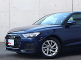 ●Audiが最初に採用したLEDポジショニングランプ。シャープなラインで昼間でも点けていたいと思うほど上品でオシャレです。夜間走行時はさらに目立ちます!