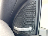 ●harman/kardonサウンドシステム:オーディオ専門メーカーが手掛けるプレミアムスピーカーを装備。多数のスピーカーから、音の粒立ちまで分かる高品質な音楽をお楽しみいただけます。