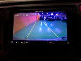 バックカメラの画像です。ガイドラインがスムースな車庫入れをサポートいたします。車庫入れの安心感がアップしますね。