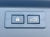【パワーバックドア】スマートキーや運転席のボタンを押すだけでリアゲートが自動で開閉します!荷物を持っている時や、高い位置にあるバックドアを閉める際に便利な機能です♪