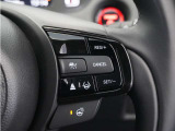◆アダプティブクルーズコントロール◆予め設定した車速内でクルマが自動的に加減速。前走車との適切な車間距離を維持しながら追従走行します。【LKAS】車線維持支援システムでステアリング操作を支援。