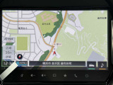 全方位モニター付9インチナビ。ナビ機能はもちろんスズキコネクトとの連携でドライブの安心感を高めます。スマートフォンとの連携も可能・Apple CarPlay・Android Auto