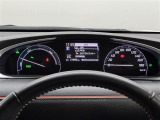 【メーターまわり】ドライバーから見やすい位置にあって安全運転に寄与します。マルチインフォメーションディスプレイでは、クルマに関する情報の確認はもちろん、各種安全機能・装備のON/OFFも設定可能。