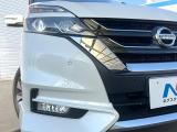 【LEDヘッドライト】悪天候や夜間走行時も良好な視界を確保し安心して運転できる高輝度LEDヘッドライトを装備!点灯速度が早く、消費電力も抑えられています。