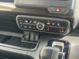 オートエアコン、運転席助手席シートヒーター、USBジャック