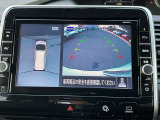 アラウンドビューモニターです。上空からお車の周りを見る感覚で表示されますので、車庫入れも安心です。