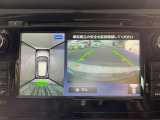 【アラウンドビューモニター】専用のカメラにより、上から見下ろしたような視点で360度クルマの周囲を確認することができます☆死角部分も確認しやすく、狭い場所での切り返しや駐車もスムーズに行えます。