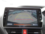 バックカメラの画像です。ガイドラインがスムースな車庫入れをサポートいたします。車庫入れの安心感がアップしますね。