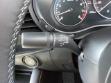 レバーをAUTOの位置にしているとき、レインセンサーが雨を感知すると、雨量に応じてワイパーが自動で作動してくれるオートワイパーを装備!設定変更で非作動にすると、間欠作動に固定されます。
