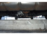 下廻りに大きなダメージは無さそうです。防錆塗装ノックスドールが施工されています。