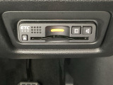 ハンドルの右下にETCがついています。高速道路の料金所の通過も楽々です!。 カードの取り出しもしやすい場所についています。