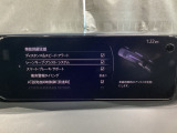 ハンドル操作をアシストすることにより車線からの逸脱回避を支援します。