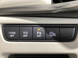 運転席脇のクラスタースイッチ部分にはパーキングセンサー、アイドリングストップOFF、その他走行系スイッチを集中配置しております。