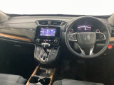 車内は光触媒抗菌消臭施工済です。スタイリッシュなデザインでスポーティなインパネ周りを演出します。グローブボックスやカップホルダーのほかにトレーなどたくさんの収納スペースが付いています。