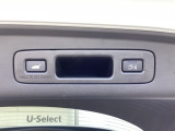 ハンズフリー機能付きパワーテールゲートで、重い荷物を持っていても足をかざすだけで開閉可能。予約クローズ機能により、離れると自動で閉まるため、積み込み後もスムーズに移動できます。