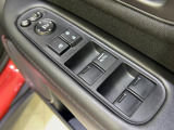 運転席ガラスはオートになります。