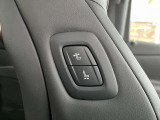 運転席から助手席のシート操作が可能です。