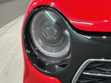 LEDヘッドライトは、点灯の瞬間から最大光量を発揮し、突然暗くなるトンネルなどでの安定感を高めます。