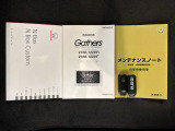 スマートキーは鍵をバッグに入れたままでもドアロックの開閉やエンジンのON・OFFができます。夜間や雨の日も鍵を探さなくて良いので便利です。