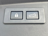 【パワーバックドア】スマートキーや運転席のボタンを押すだけでリアゲートが自動で開閉します!荷物を持っている時や、高い位置にあるバックドアを閉める際に便利な機能です♪