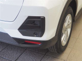 コーナーセンサーを車の前後に装備。障害物までの距離に応じて警告音を変えてお知らせ。縦列駐車時や駐車場・車庫などでの取り回しをサポートします。詳細は販売店スタッフまでおたずねください。