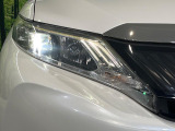 【LEDヘッドライト】悪天候や夜間走行時も良好な視界を確保し安心して運転できる高輝度LEDヘッドライトを装備!点灯速度が早く、消費電力も抑えられています。