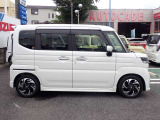 国の指定を受けた自社工場で、整備士が車検と点検整備を行っております。