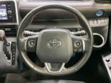 【純正革巻きステアリング】上質な革を使用することで、手にしっかり馴染みとても運転しやすいハンドルです♪