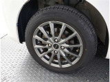 かっこいいホイールですね。 車のイメージを大きく左右するホイール部分はコダワリを持ちたいですね。