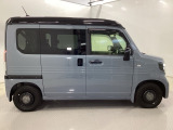 スライドドアなら狭い駐車場でもドアをぶつける心配がありません。ステップが低く乗り降りもしやすいです。